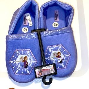 Disneys Frozen 2 Big Girls Light Purple Slippers Size 4/5